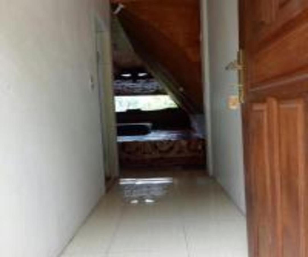 Laster Jony'S Tuktuk Siadong Bagian luar foto